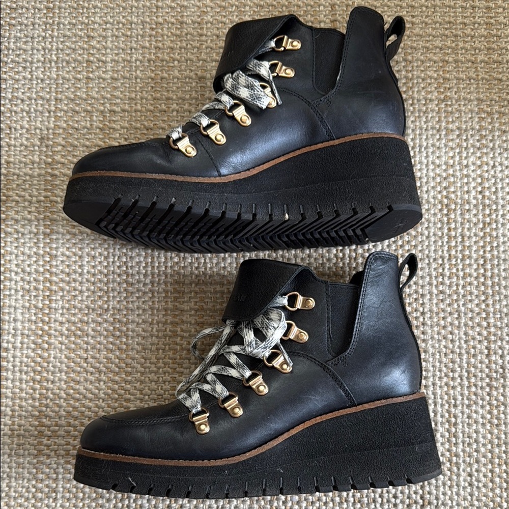 🤩SOLD🤩
Cole Haan Black Lace Up Boots with Platform Sole